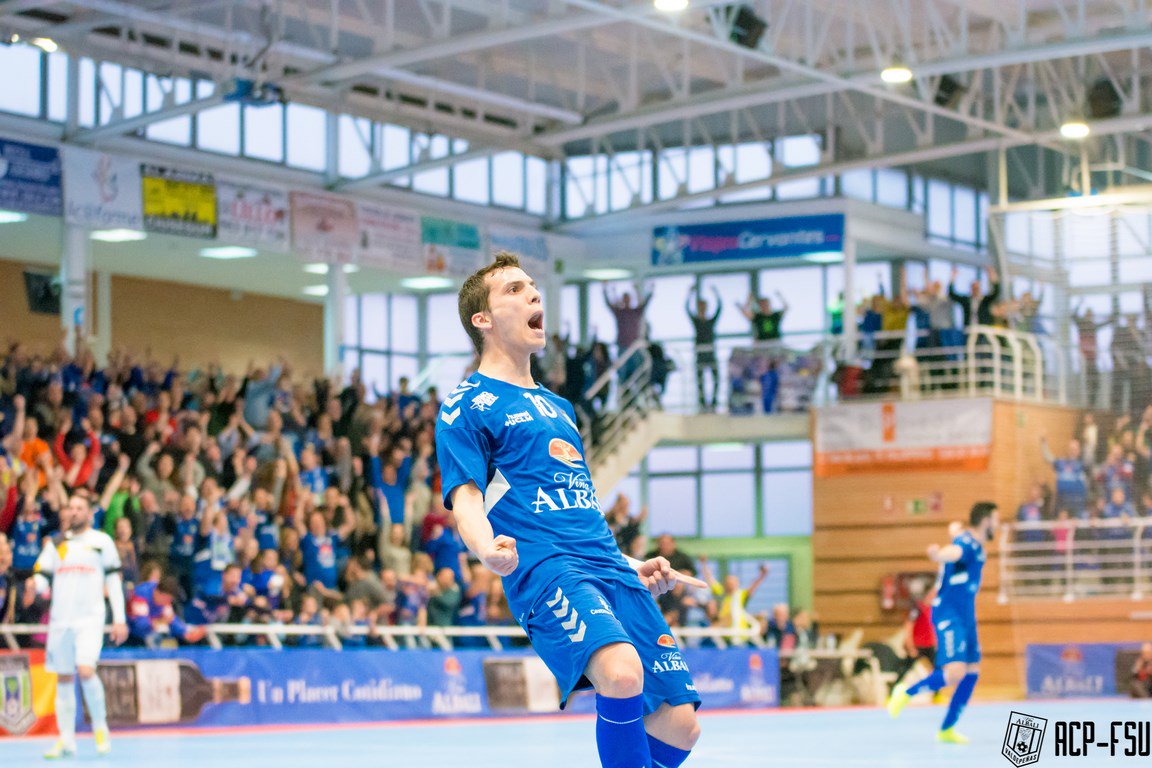 Dani Santos celebrando un gol. Foto oficial.